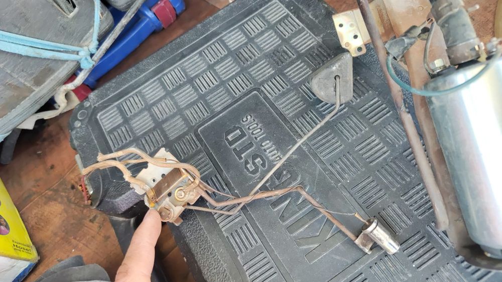 Продам бензанасос превия в сборе