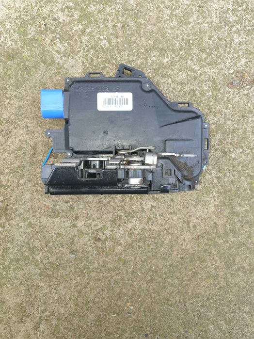 Piese second hand pentru vwgolf5  1.4 benzina(1k1) 2005 in stare buna