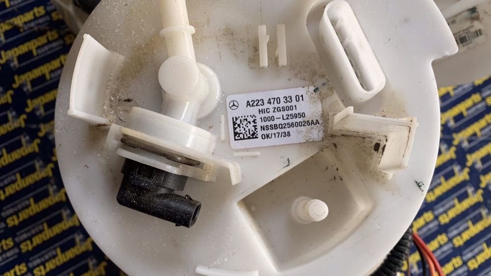 Бензинова помпа за Mercedes W167   W205  W223