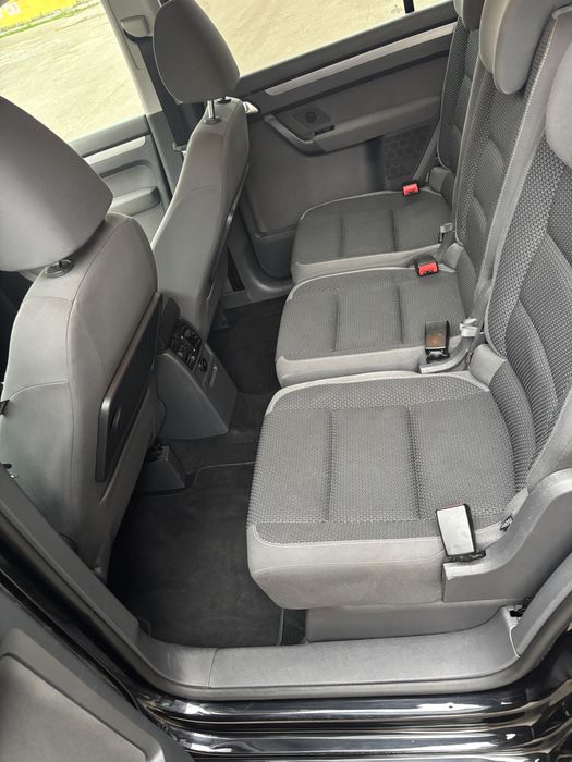 Vand touran2.0 tdi 7 locuri
