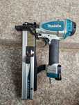 Makita capsator pneumatic