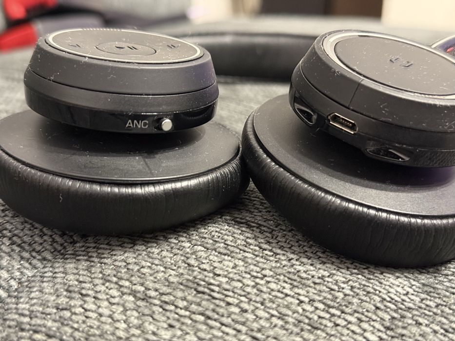 Слyшaлки Plantronics Voyager