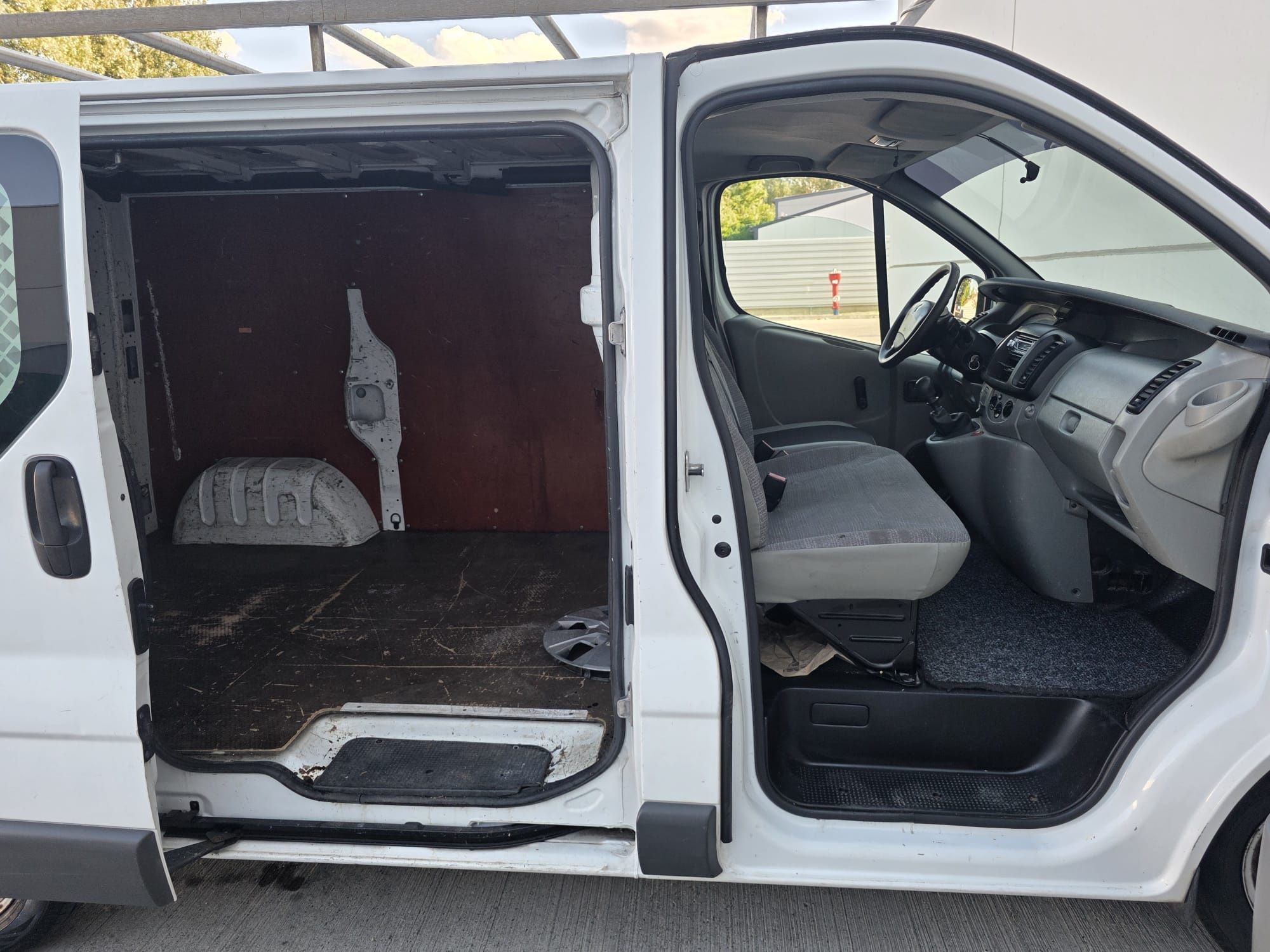 Renault Trafic 2.0dci 2008 Cârlig portbagaj Import Olanda