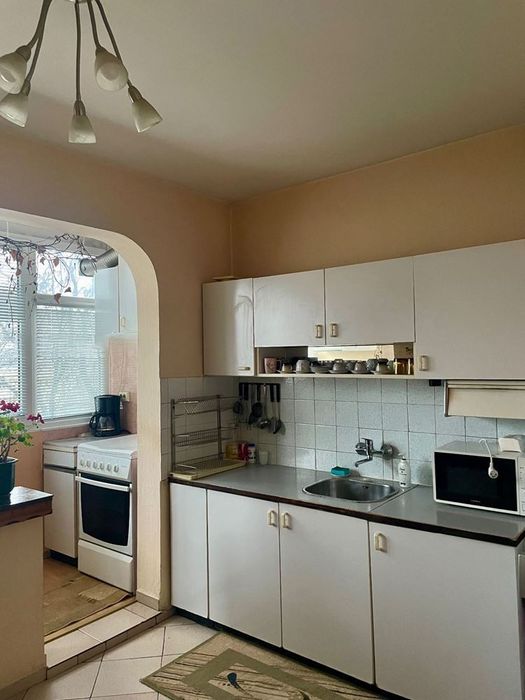 Тристаен апартамент в ж.к. Връбница 1! Комуникативна локация!