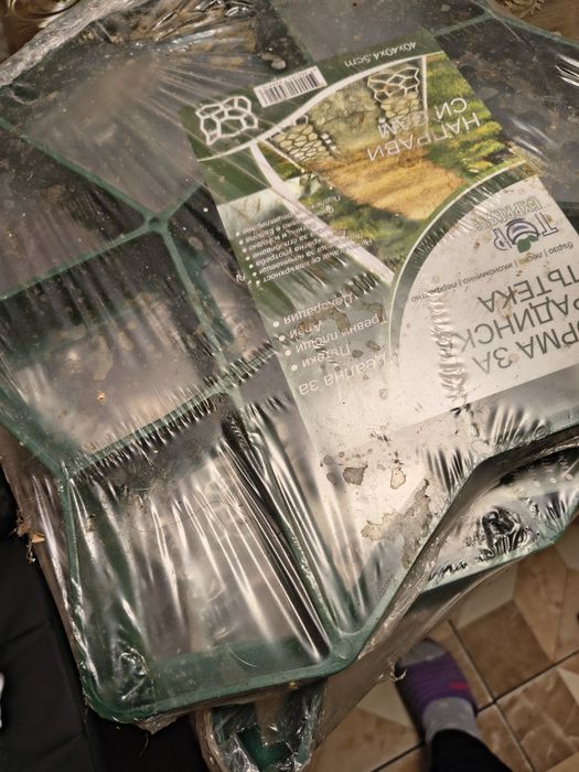 Продавам пластмасови фигури за градина