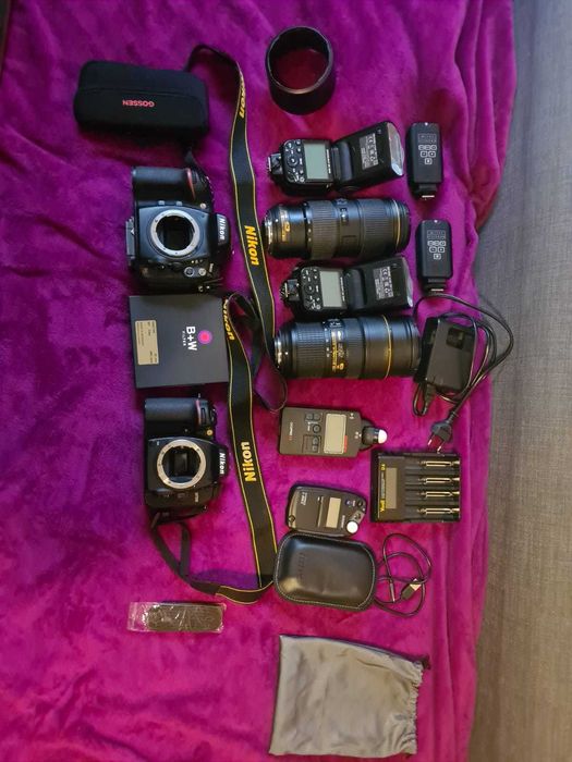 Camere Nikon folosite ambele