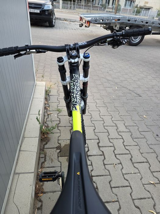 Продавам commencal v3 supreme dh
