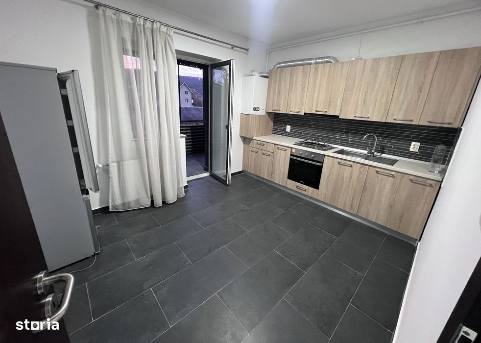 Apartament  3 Camere,+ Bucatarie separata etaj 2 !