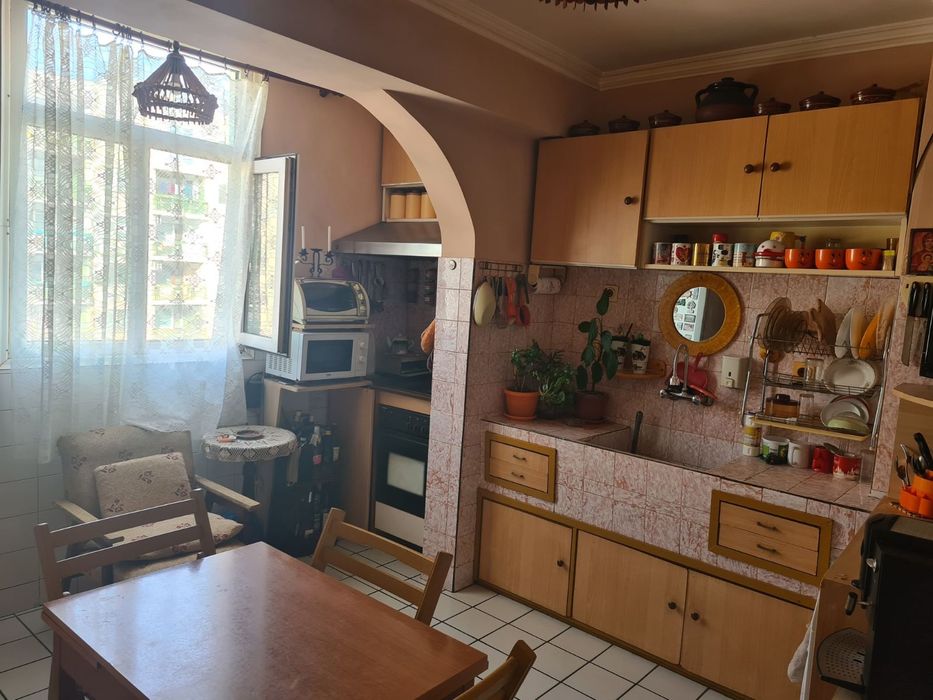 Саниран 2стаен преустроен на 3стаен в Любен Каравелов.