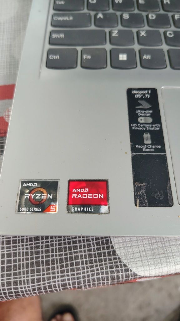 Lenovo ideeapad și yoga slim 7 ambele la același pret