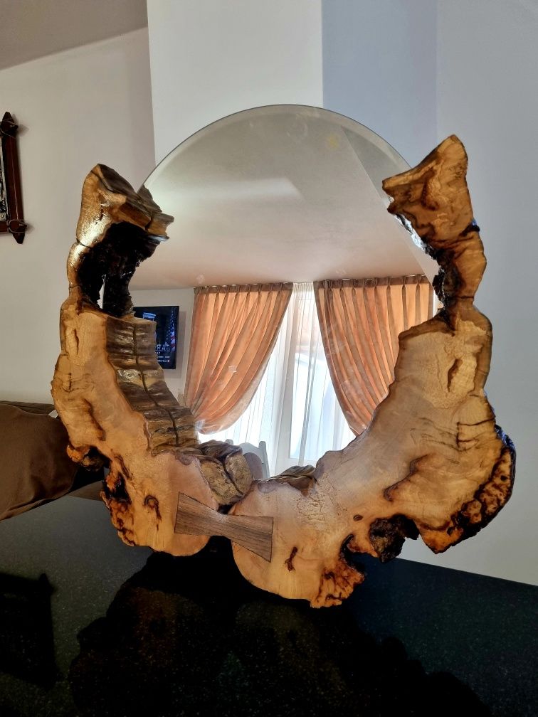 Oglinda din lemn masiv  ,rustic  și   unicat
