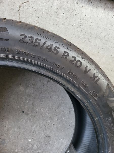 255/40/20//235/45/20 Continental