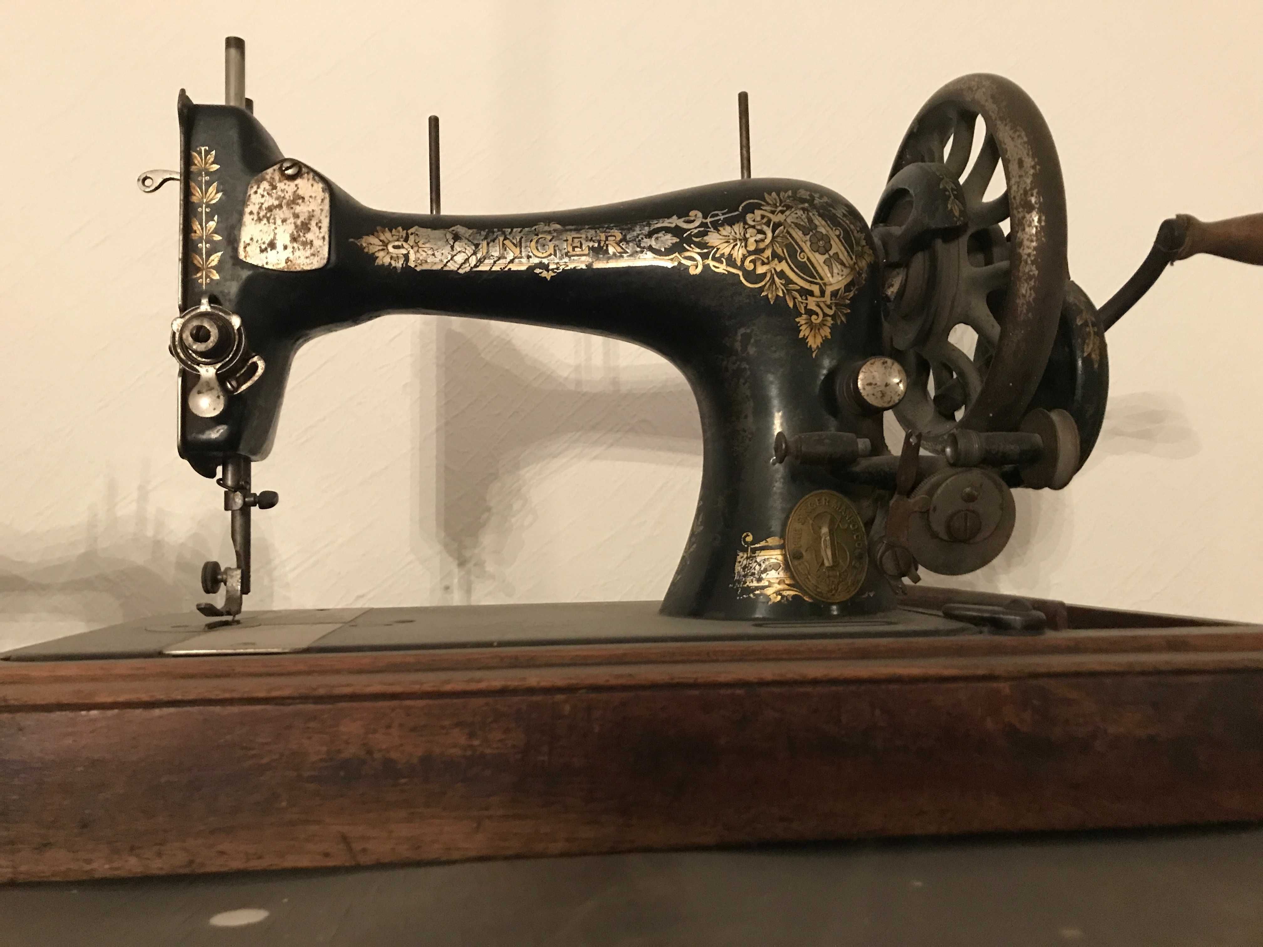 Швейные машинки SINGER для оформления витрин ателье