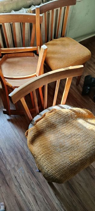 Отдадим старые стулья и старое трюмо