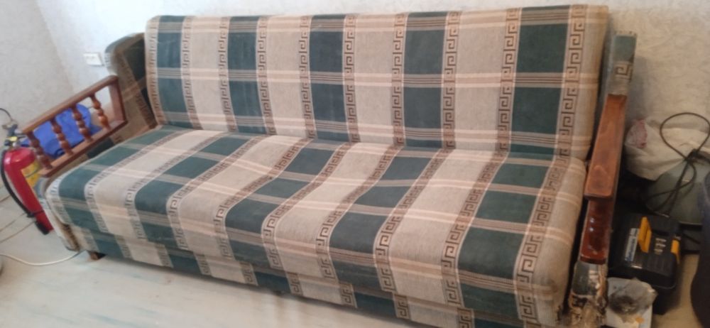 Диван и одно кресло ссср срочно