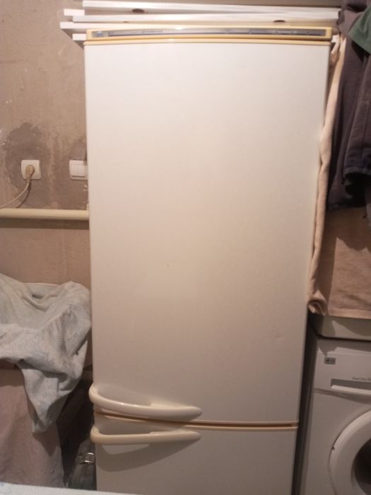 Продаётся холодилник атлант  в рабочем состоянии