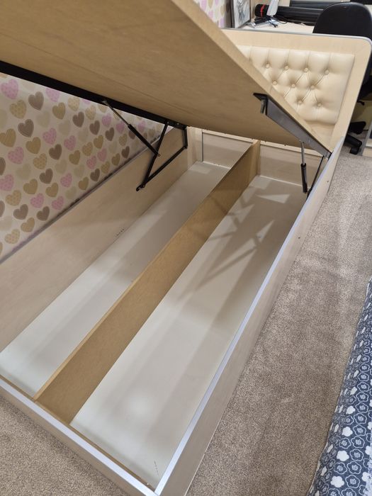 Кровать 200×100×40  в отличном состоянии