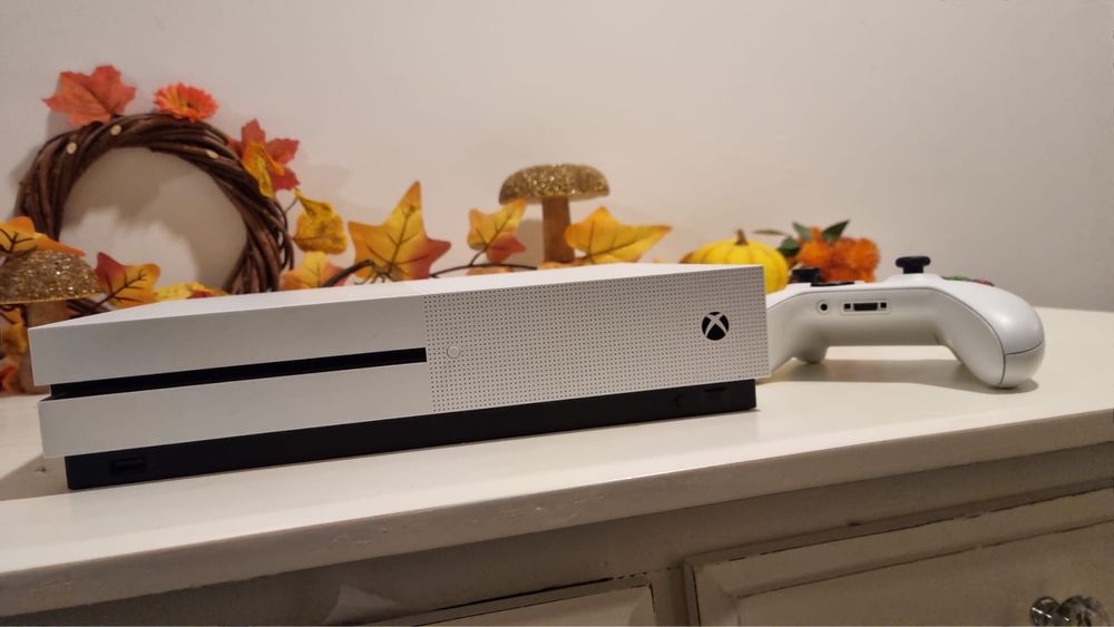 Vând xbox one s.