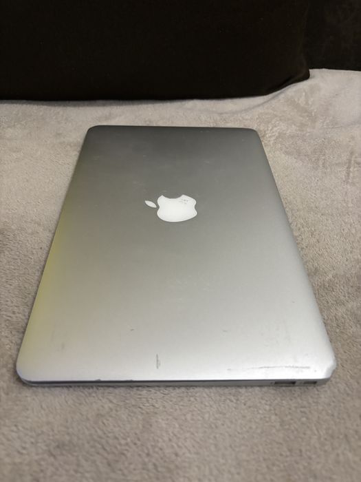 MacBook Air 11" (Early 2014) -Отлична работа,компактен,зарядно вкл.