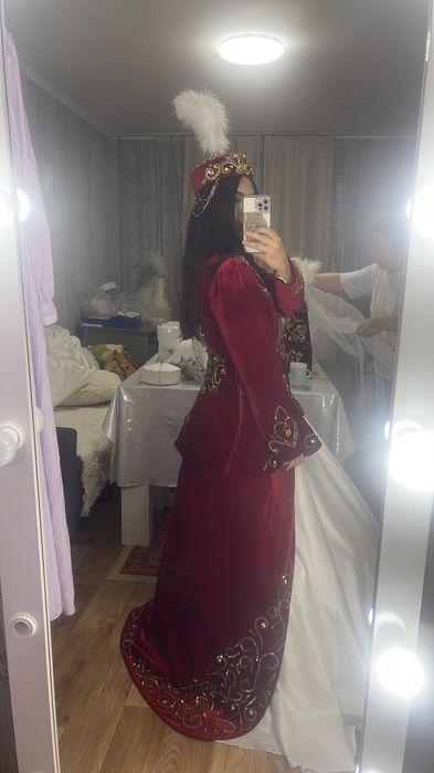 Платье на узату. Из бархата в полном комплекте. Размер М