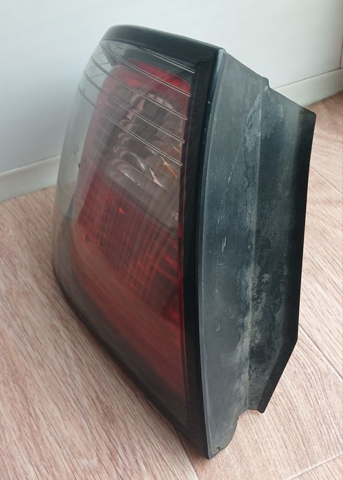 Продам фонарь на Ниссан Примера 1999г. Седан