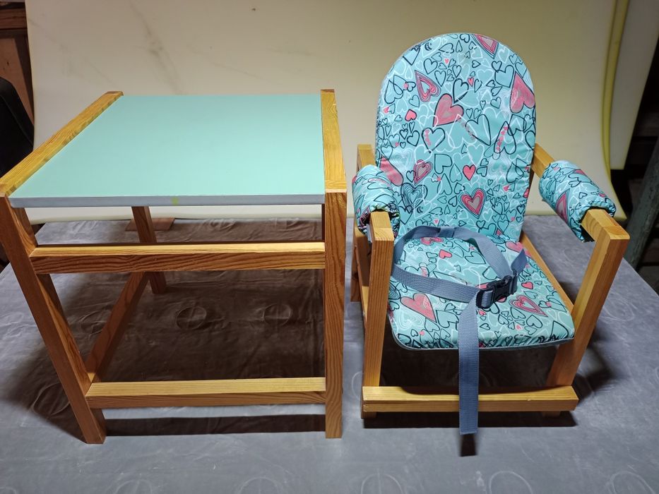 Продам детский комплект, стол и кресло