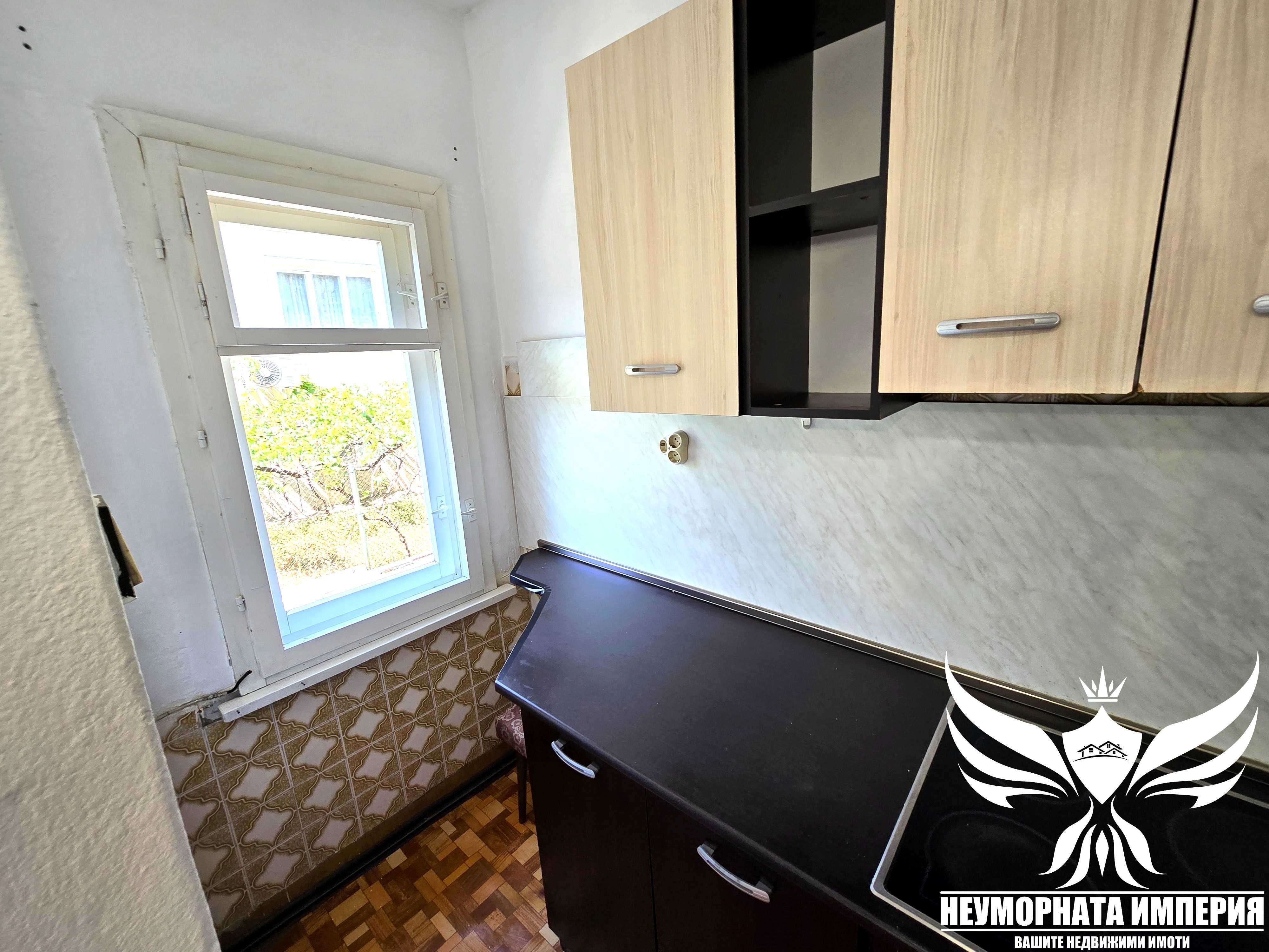 Продавам тристаен 76кв с 1/3 двор в Асеновград кв.Стадиона