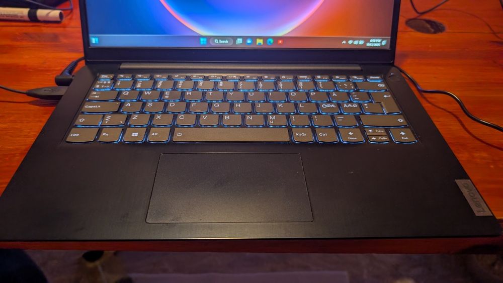 Lenovo ideapad 3  i3 gen 11 , ssd,8gb RAM ( schimb)
