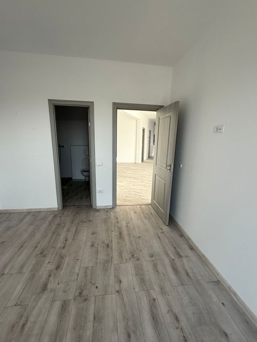 Spațiu comercial premium 122 mp2 cu terasă mare