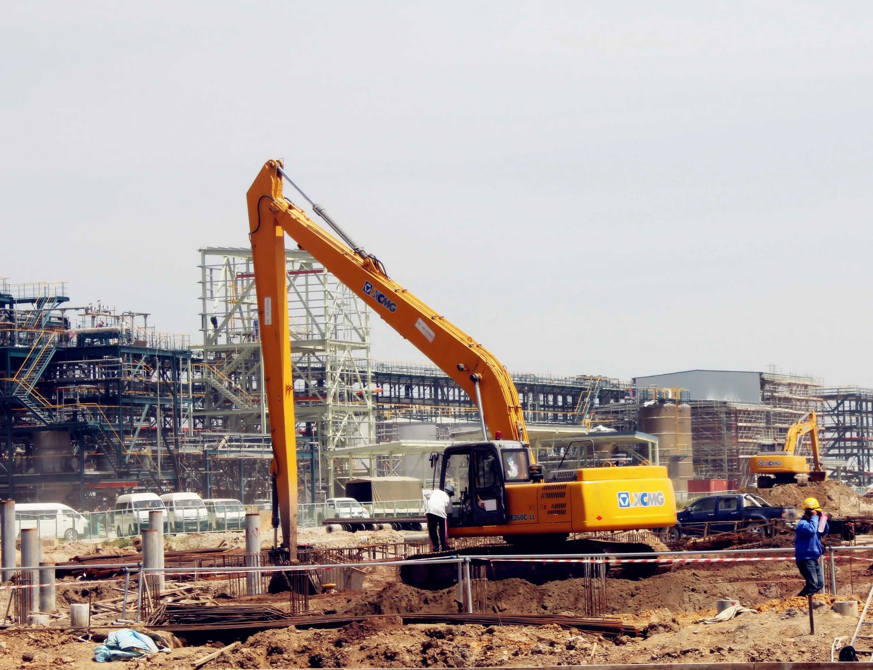 Гусеничный экскаватор UzXCMG XE215CLL Куб 0,65 Длина стрелы 11,7 м