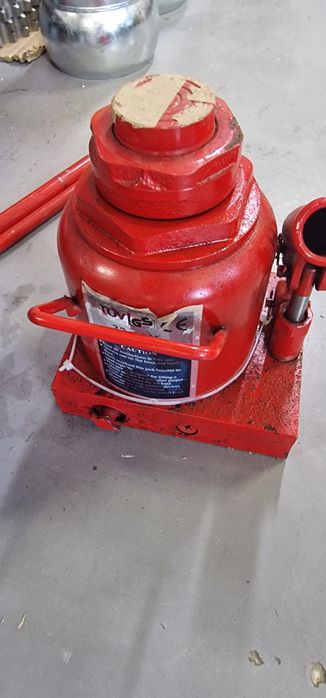 Cric Hidraulic 32 tone 255 mm
Cric Hidraulic 32 tone 255 mm
Cric Hidra