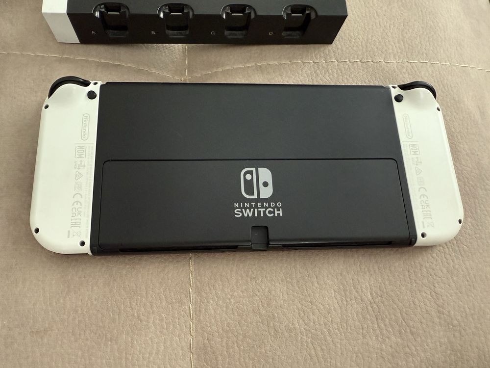 Nintendo switch oled + accessories
