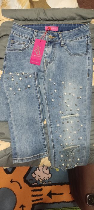 Продам джинсы для девочки