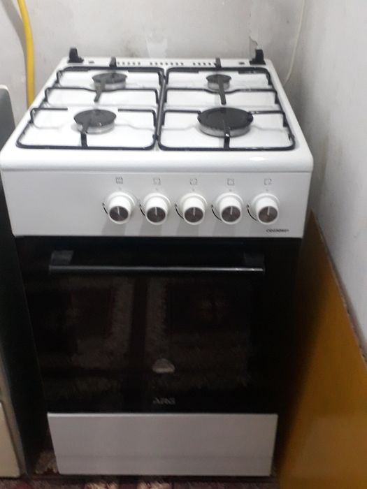 Продаю газ плиту