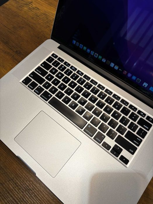 Vând Apple MacBook Pro Retina, 15 inch, Mid 2015 - Intel Core i7