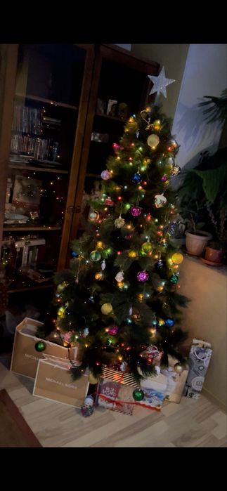 Продам ёлку искуственую