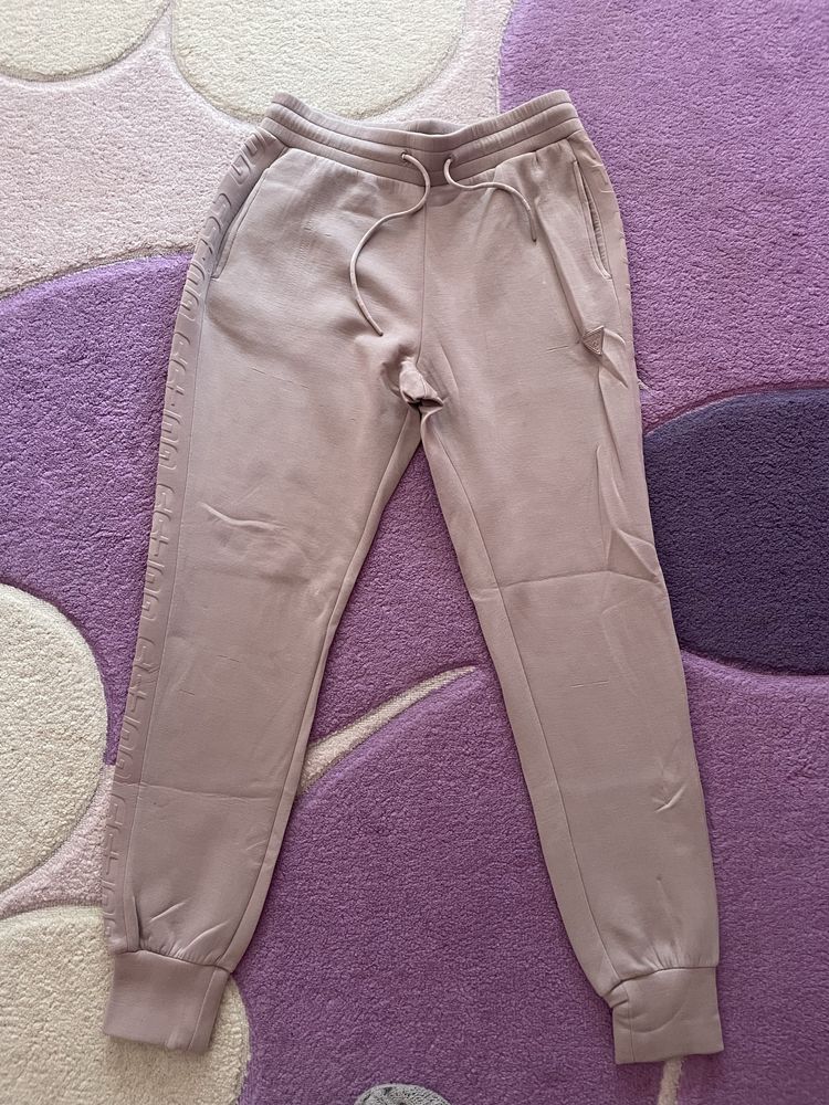 Анцуг на Guess в отлично състояние