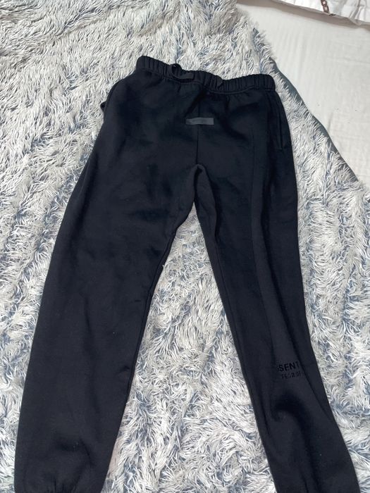 Pantaloni essentials