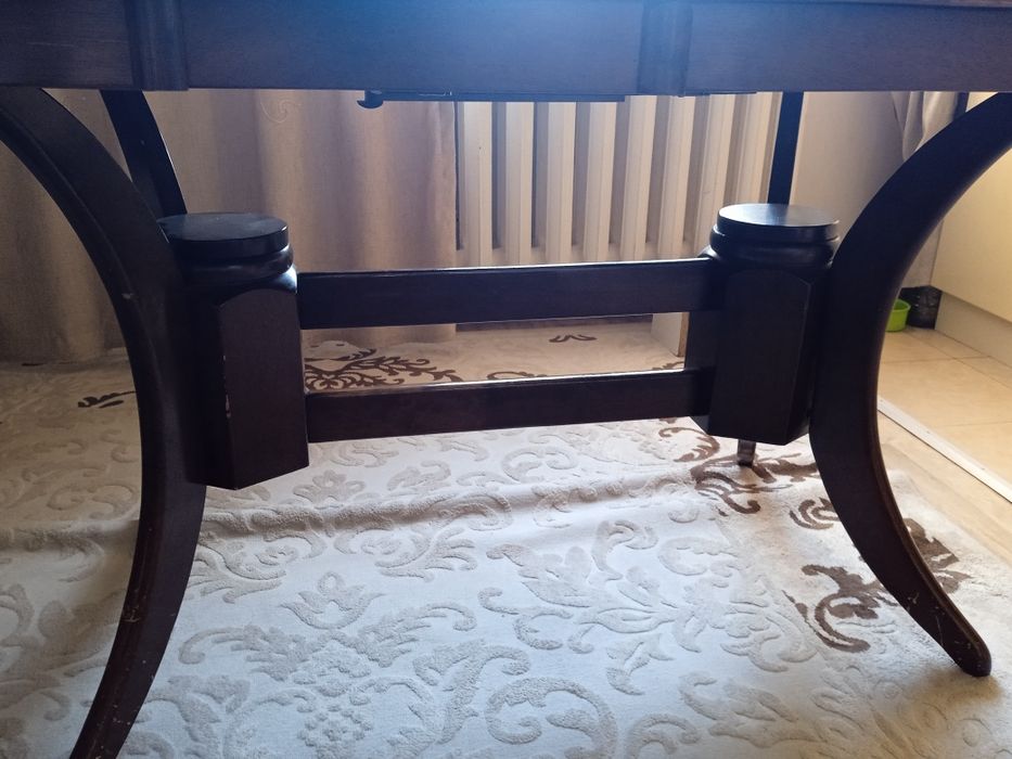 Стол раздвижной.