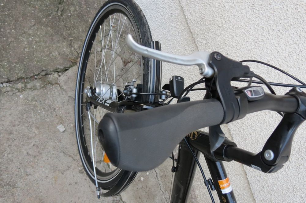 Vând bicicleta trekking Carver