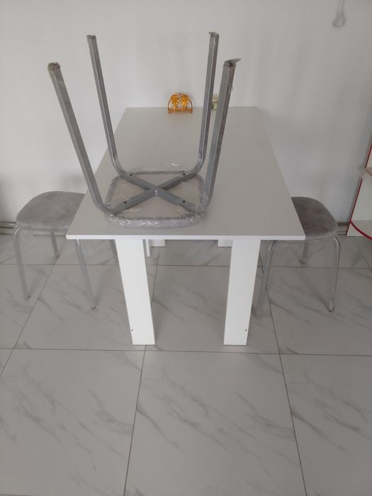 Пивыный Бар жанеде стол стуля