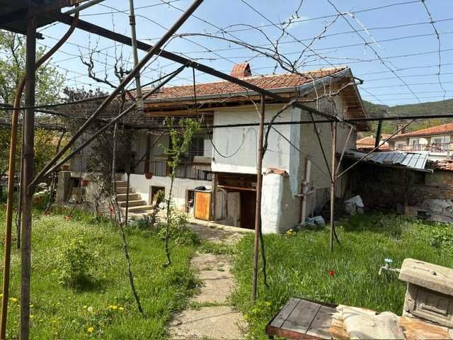 Home Depo продава къща в село Енина - Казанлък