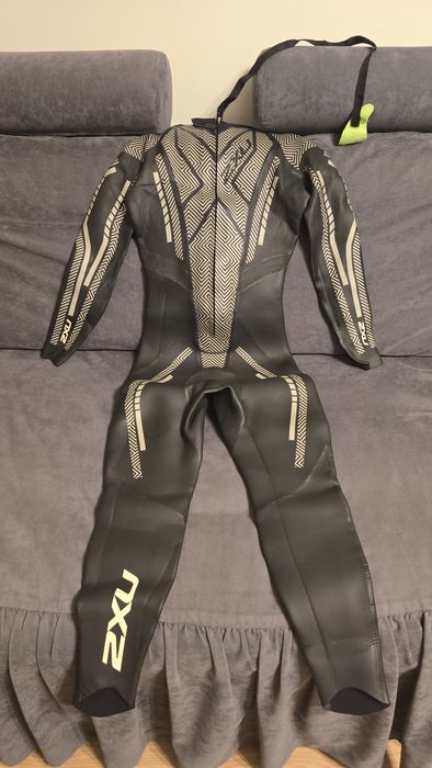 Vând costum neopren pentru triatlon