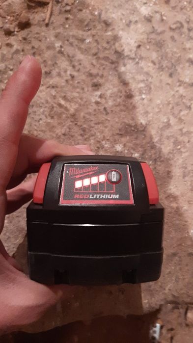 Milwaukee acumulato 5ah nou