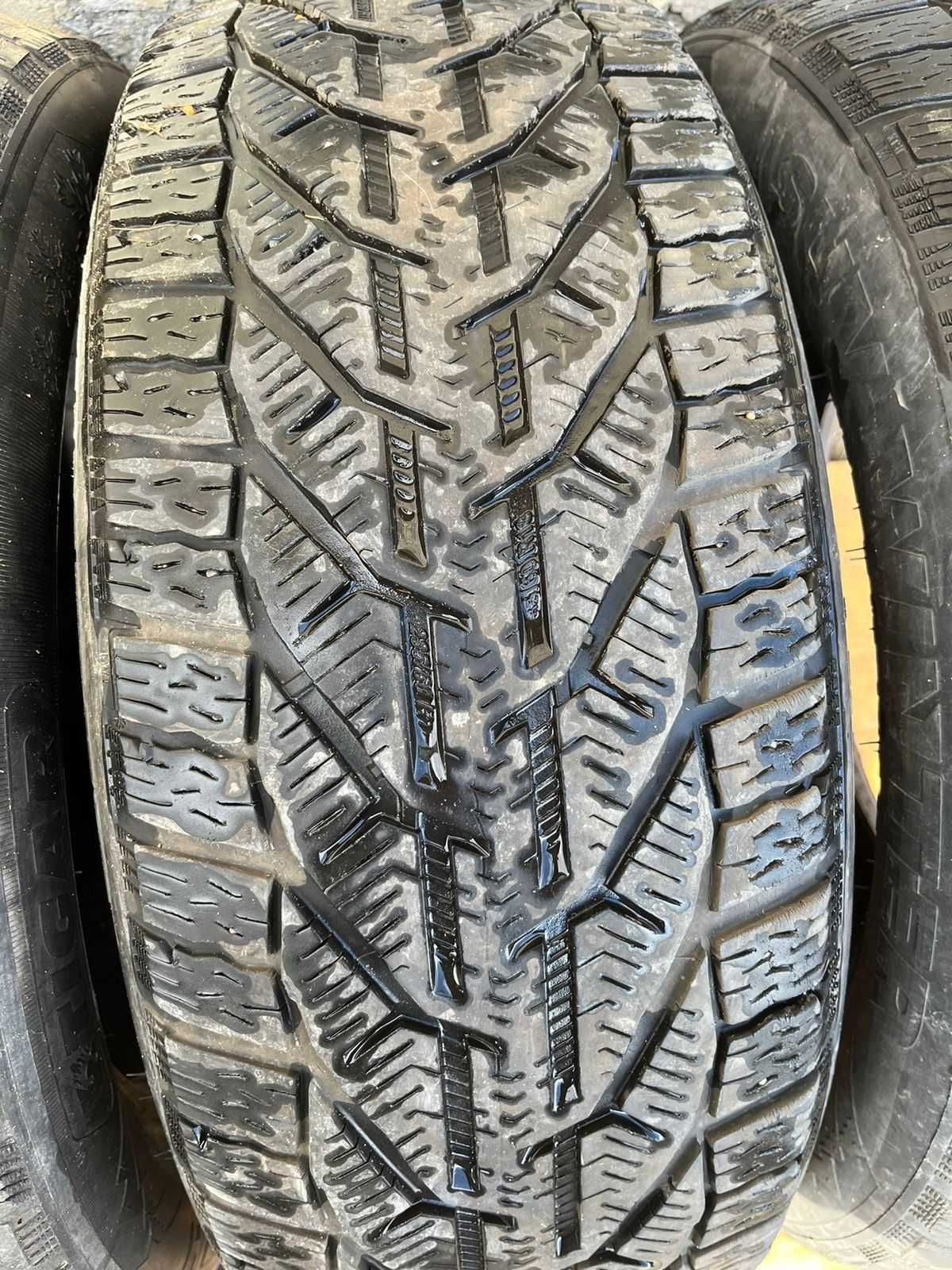 Шины 235/60 R18 3 шт.