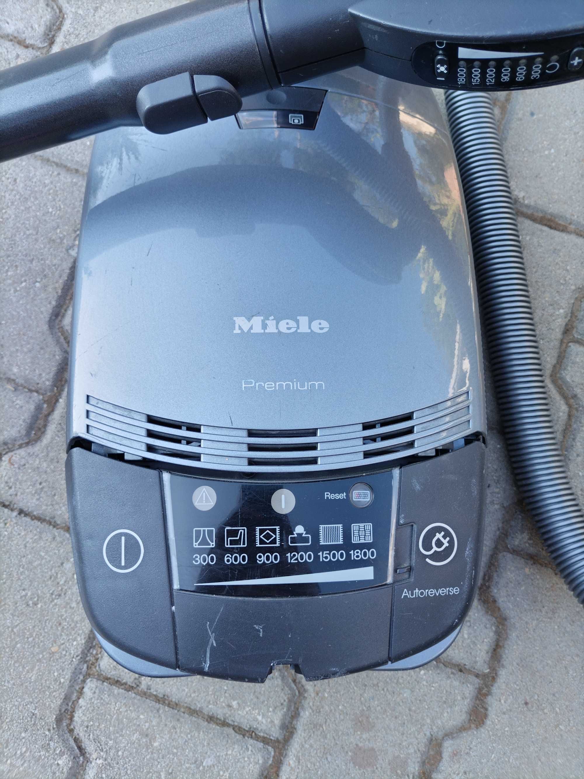 Продавам прахосмукачка Miele