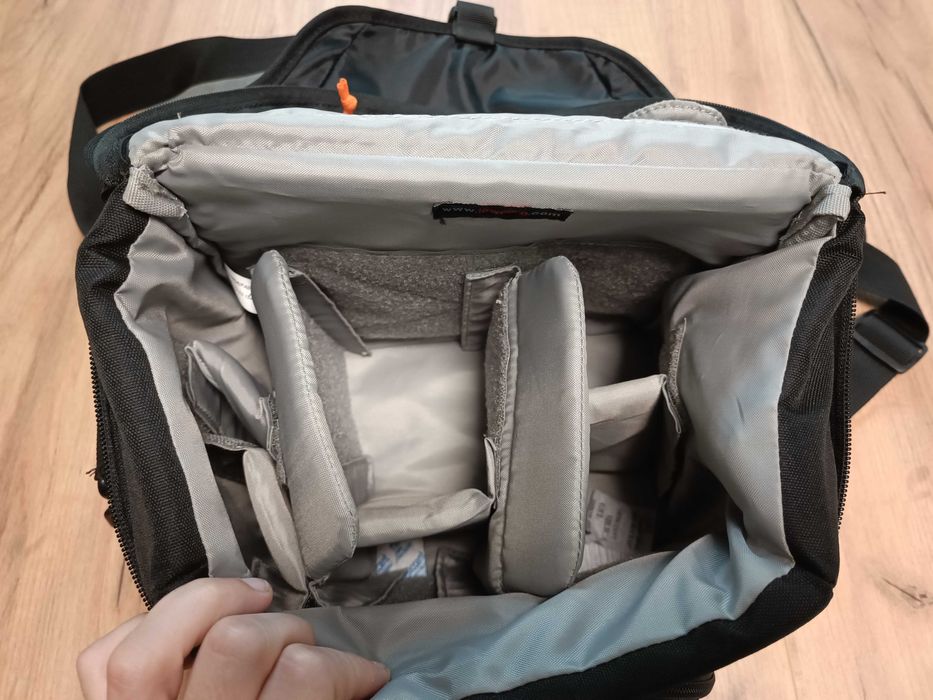 Чанта за фотоапарат Lowepro Nova 180 AW