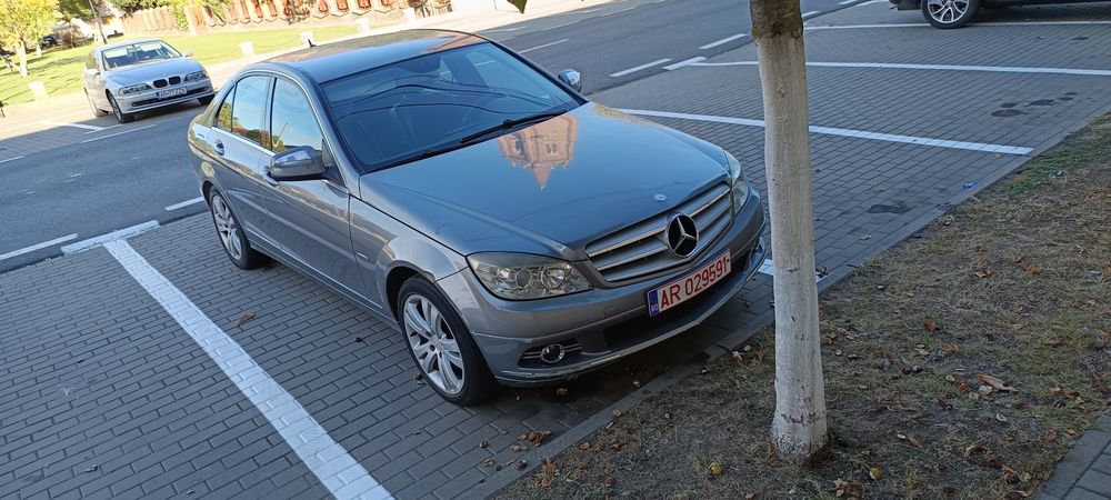 Vând Mercedes Benz c class 200