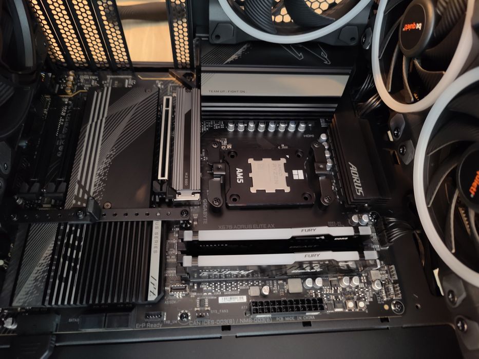 Дънна платка AM5 Gigabyte AORUS ELITE AX X670