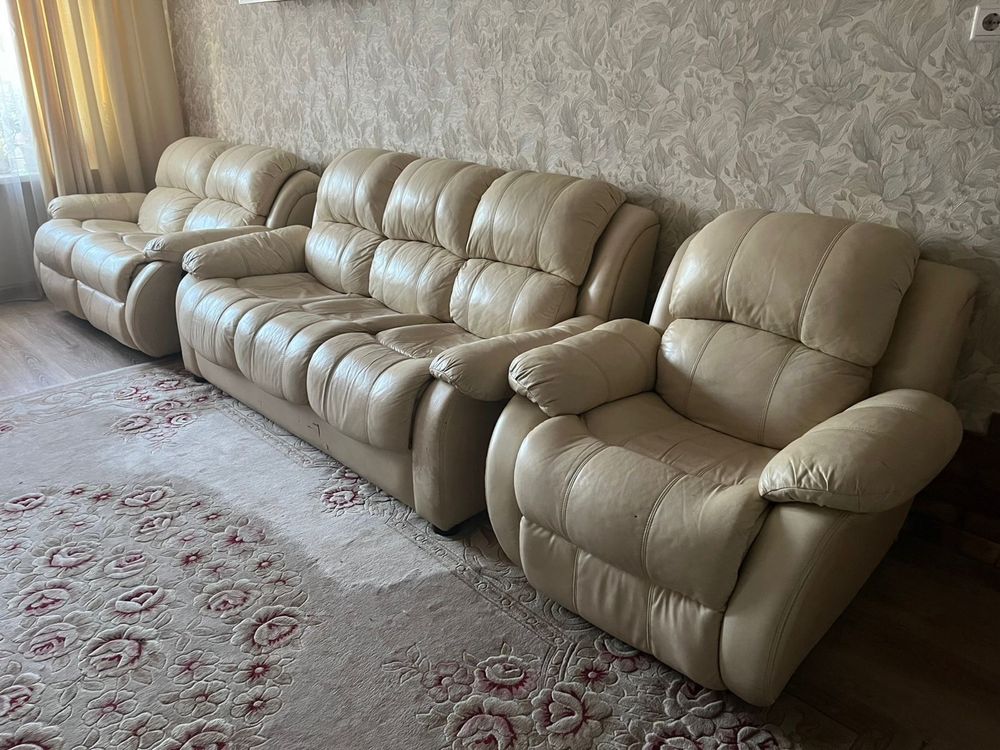 Продам комплект диванов